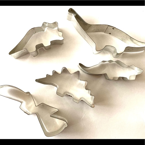 Bakeware Cookies Cutter Set 9 Dino cookie cutter plus Halloween cookies 9 items - Picture 1 of 7